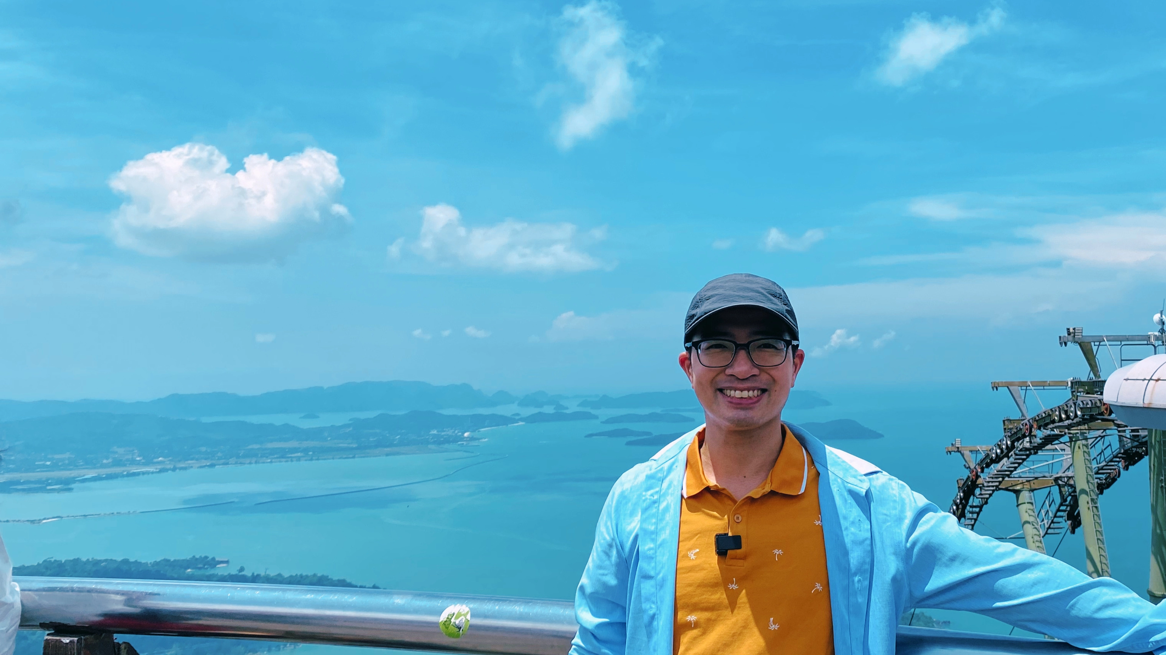 Noah và chiếc máy bay trên đỉnh núi